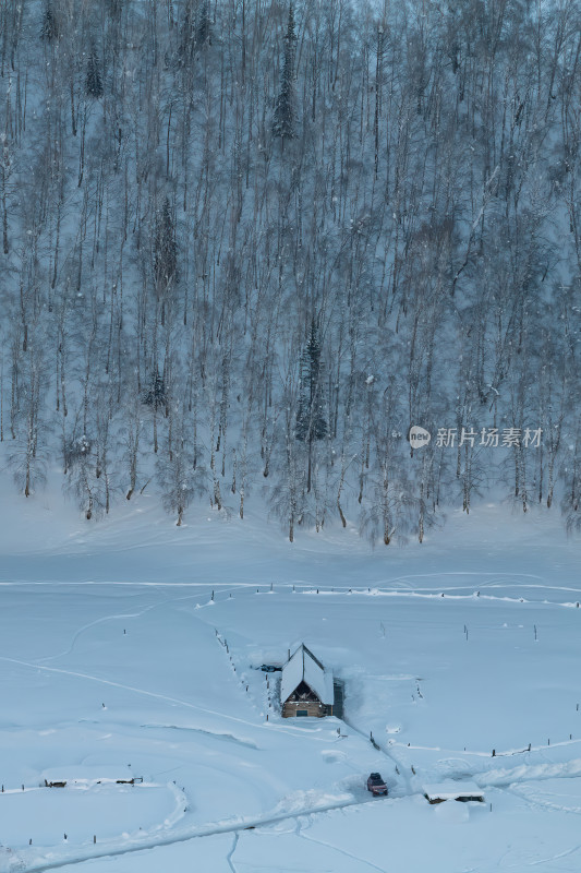 新疆北疆阿勒泰禾木冬季雪景童话世界航拍