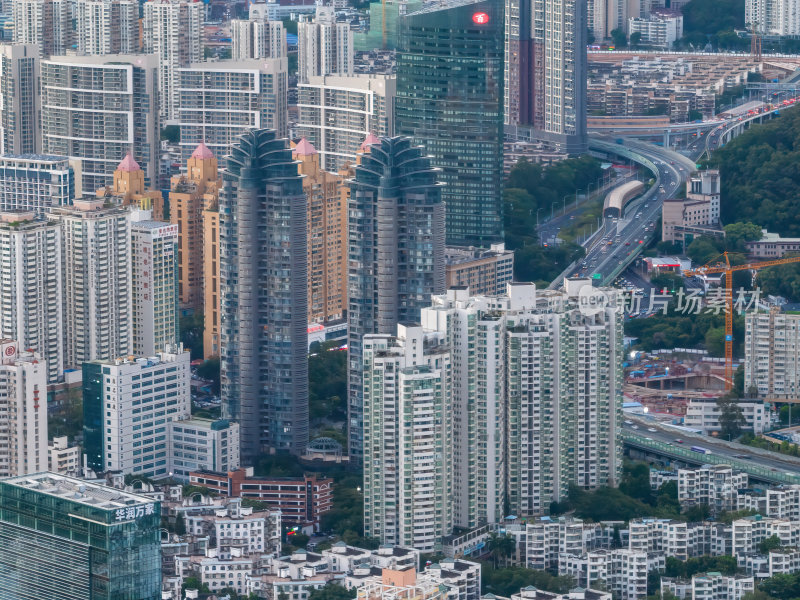 深圳罗湖城市绿洲与高楼林立街道航拍