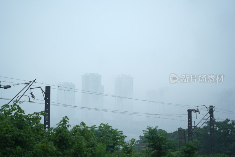 雨雾中的重庆建筑