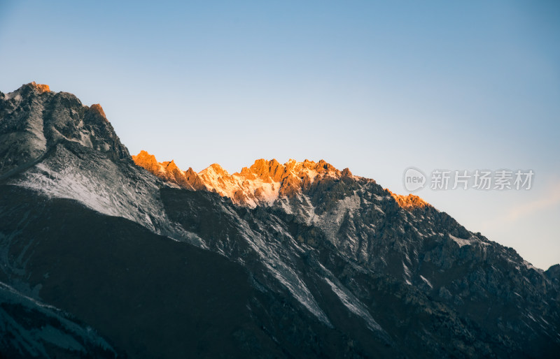 雪山日出日照金山自然风景