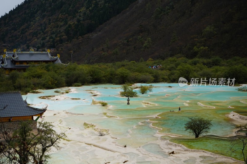 四川阿坝藏族羌族自治州黄龙风景区