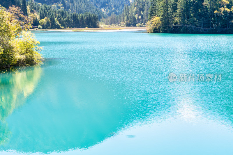 四川阿坝九寨沟景区海子的水面风光