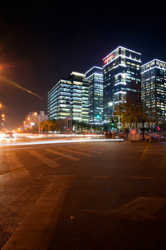 北京清华科技园写字楼夜景