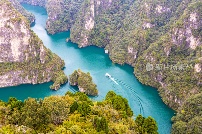 航拍峰林峡山水风光全景