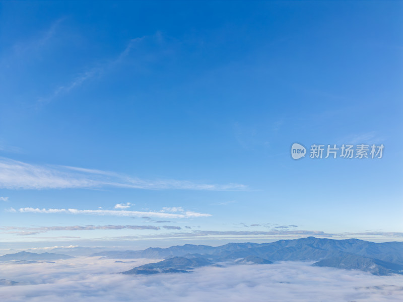 航拍云海中的景迈山山脉壮美自然景象