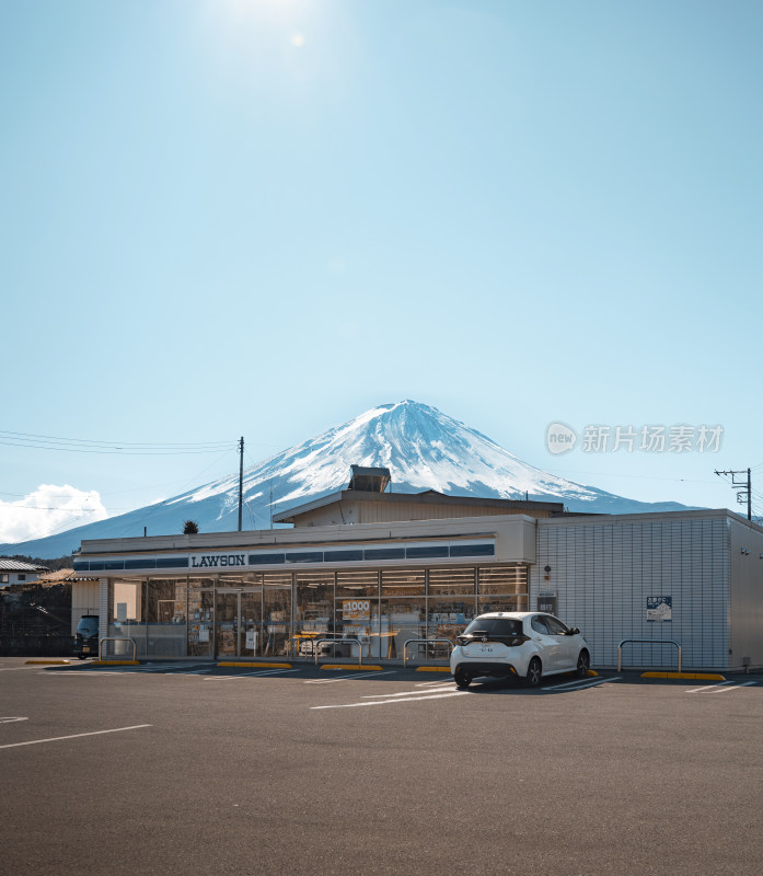 日本罗森便利店与富士山景观