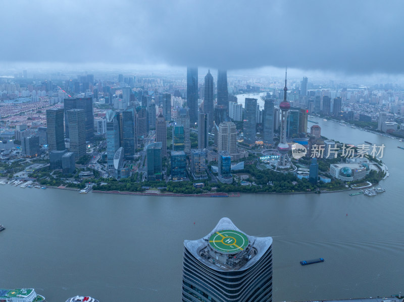 上海台风暴风雨来临前黑云压城航拍