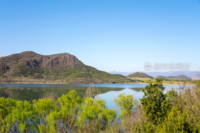 北京十三陵水库在春天