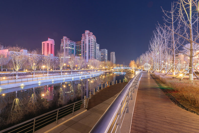 北京朝阳区亮马河两岸冬季灯光秀