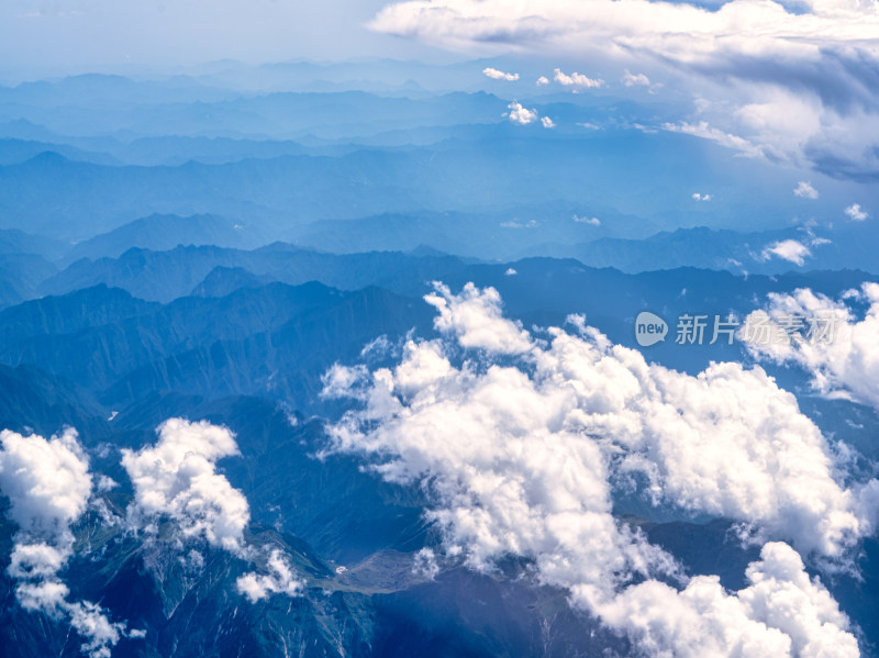 飞机上拍摄的甘南藏族自治州舟曲县的群山