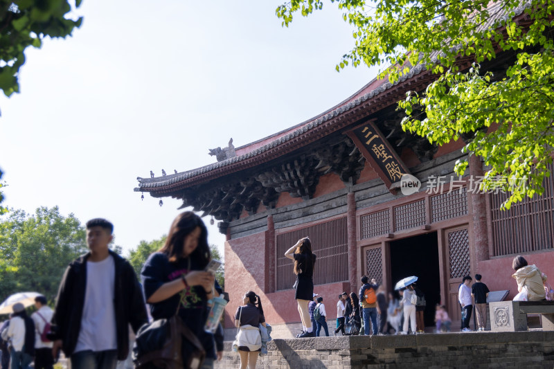 山西大同善化寺爆满各地游客人山人海