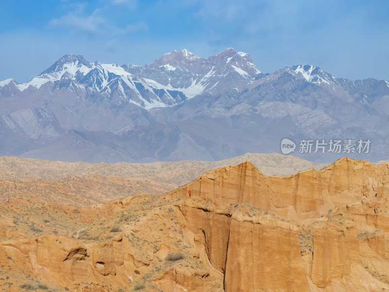 新疆南疆阿克苏温宿大峡谷天山托木尔峰航拍