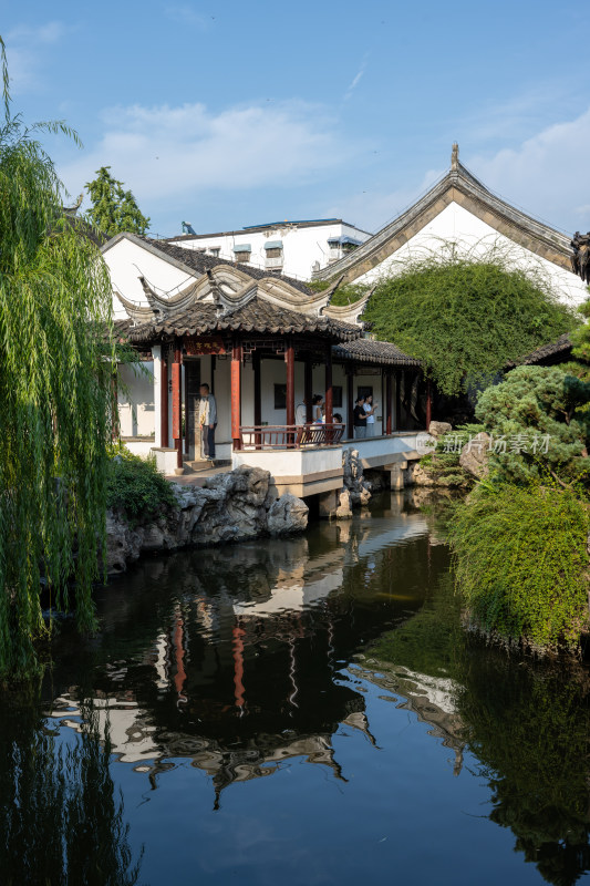 中式园林景观中的亭台楼阁