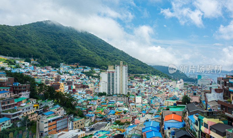 韩国釜山著名景点甘川文化村风光