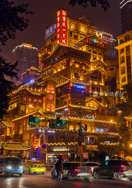 中国重庆市地标建筑洪崖洞夜景