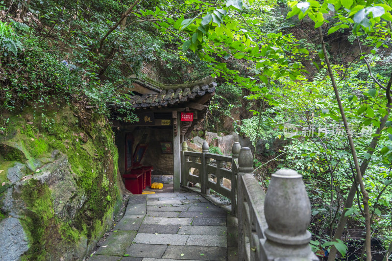 杭州宝石山景区金鼓洞景点