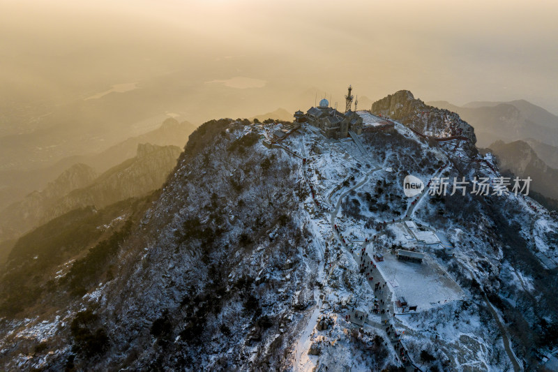 雪后泰山，银装素裹