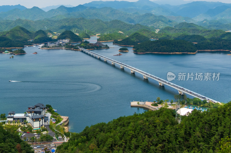 千岛湖天屿山观景台俯瞰千岛湖及千岛湖大桥