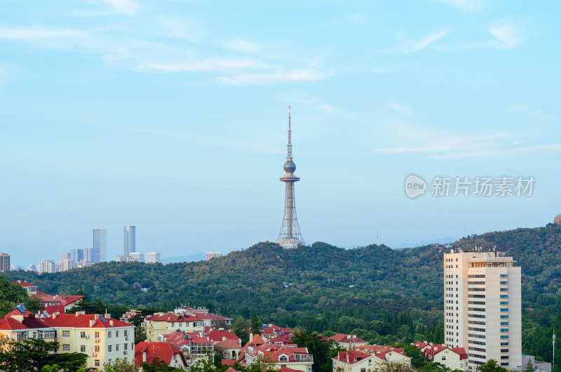 青岛小鱼山上看到地标建筑青岛老城风光