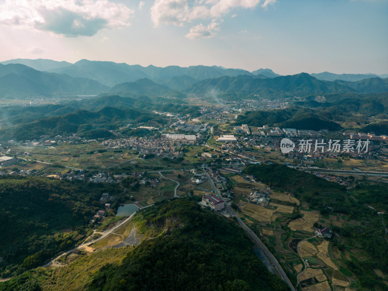 航拍蓝天白云下的青山河流稻田乡村风光