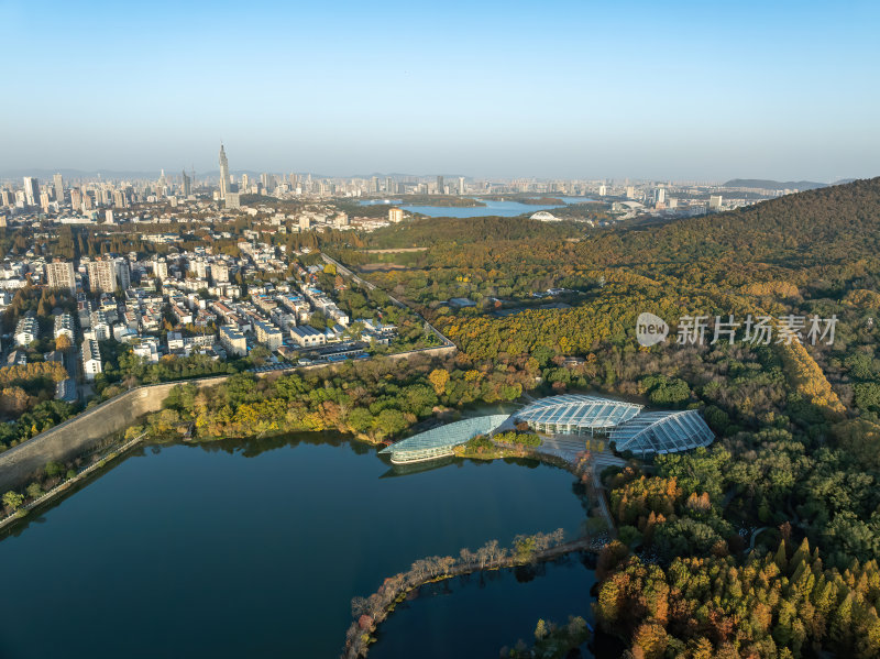 江苏南京灵山风景区前湖秋天秋色航拍