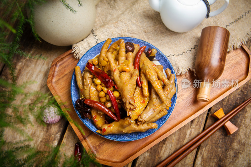 营养滋补黄豆焖鸡爪