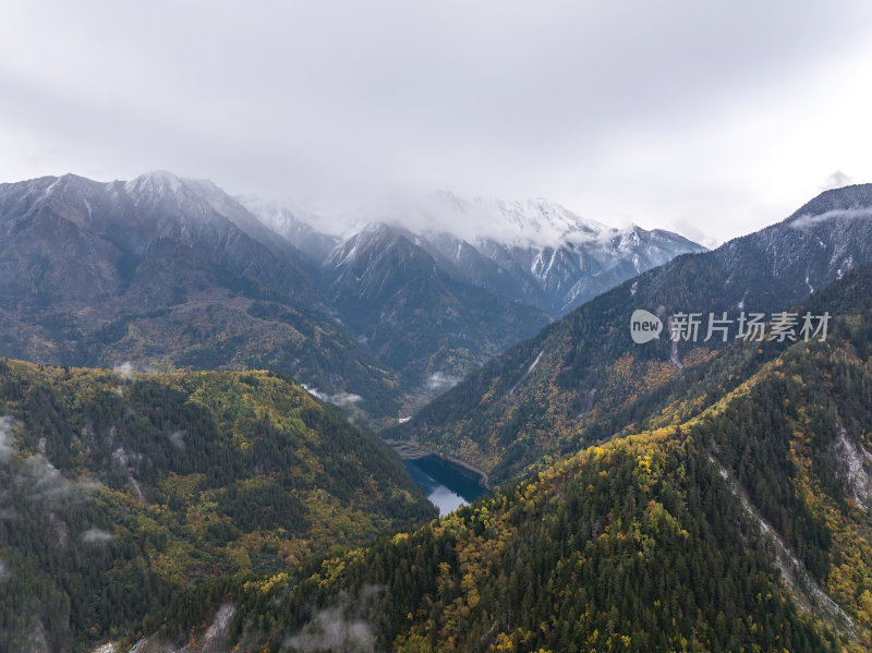 四川阿坝州九寨沟秋色网红瑶池高空航拍