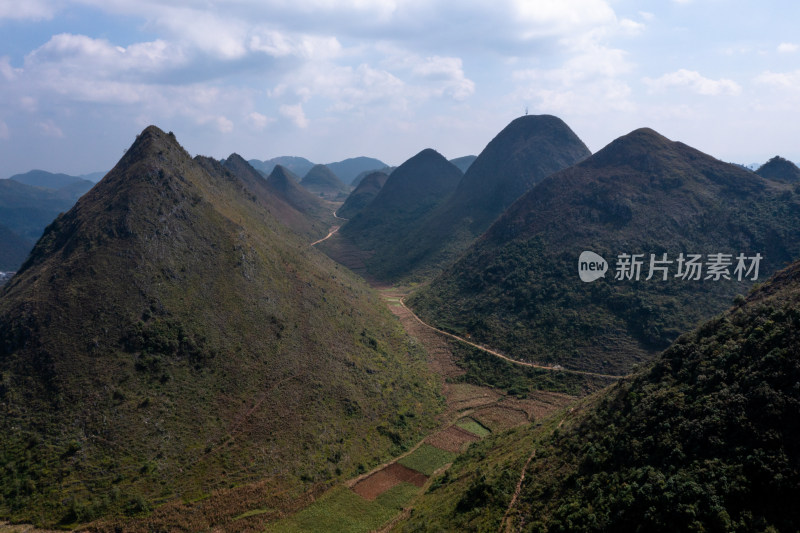 山脉 山峰 山峦 云雾缭绕的山峰