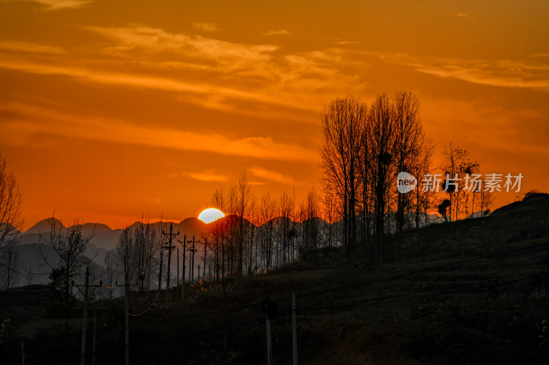 重庆酉阳：夕阳虽美已近黄昏