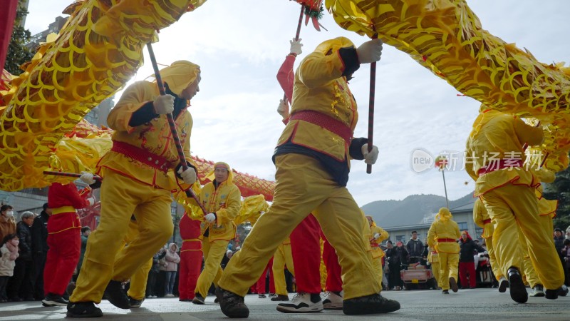 节日舞龙庆祝