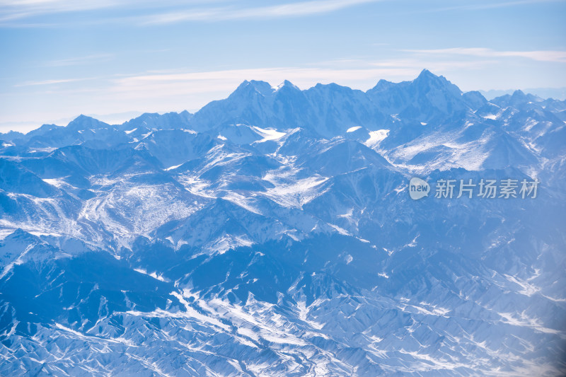 中国新疆博格达峰雪山