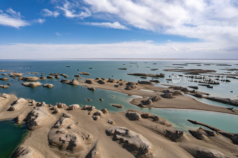 青海海西州乌素特水上雅丹奇异地貌高空航拍