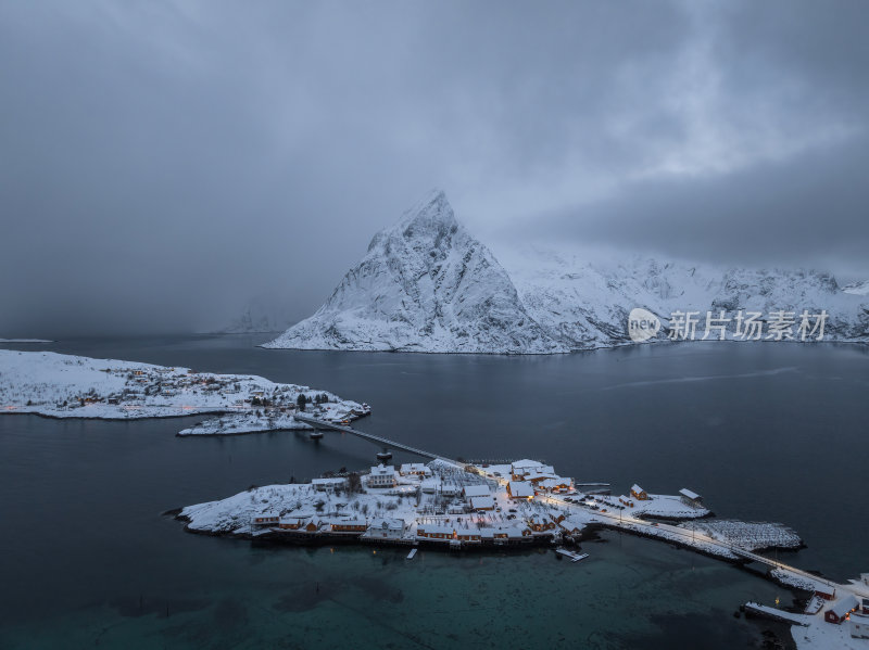 挪威罗弗敦群岛北极圈雷纳冬季雪景高空航拍