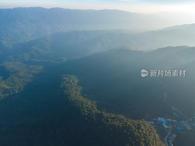 航拍郊外的山脉自然风光