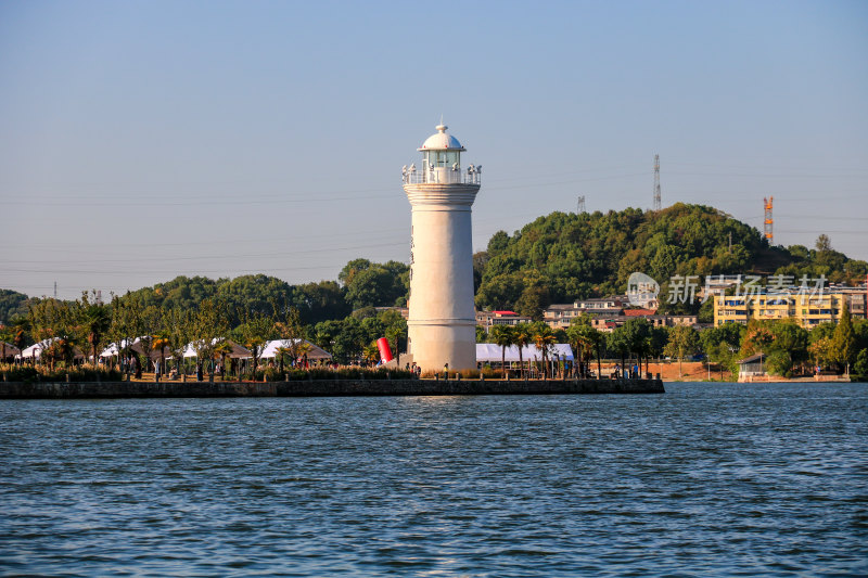 黄石磁湖景区城市风光，眺望城市天际线