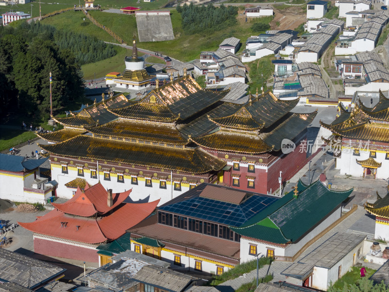 甘南郎木寺全景寺院金顶建筑航拍