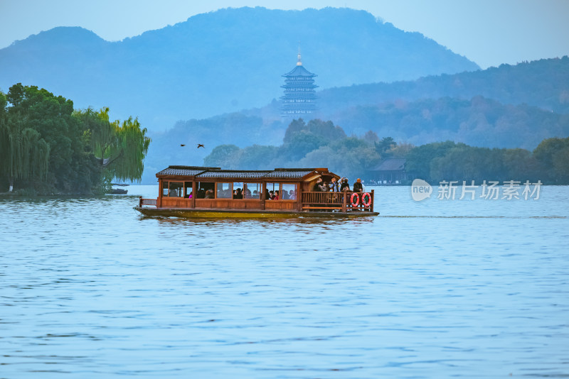 浙江杭州西湖风景名胜区雷峰塔秋景