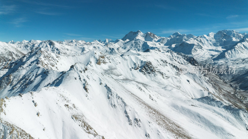 航拍雪山自然风景