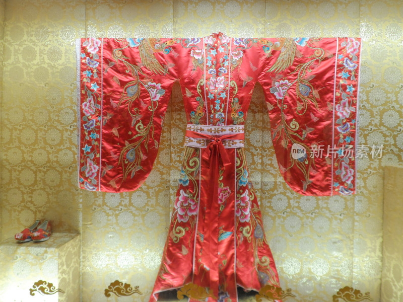 中国传统服饰凤袍