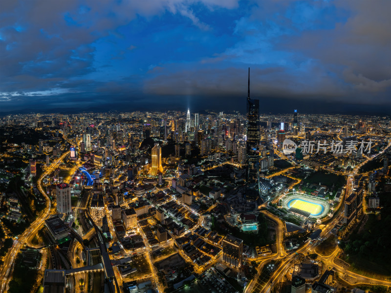 马来西亚吉隆坡莫迪卡石油双子塔夜景航拍