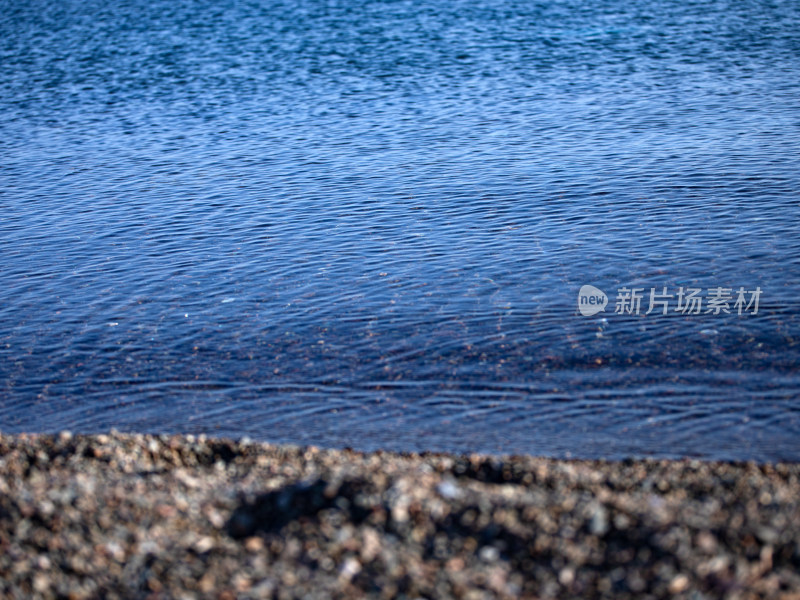 沙滩和蓝色大海的自然风景