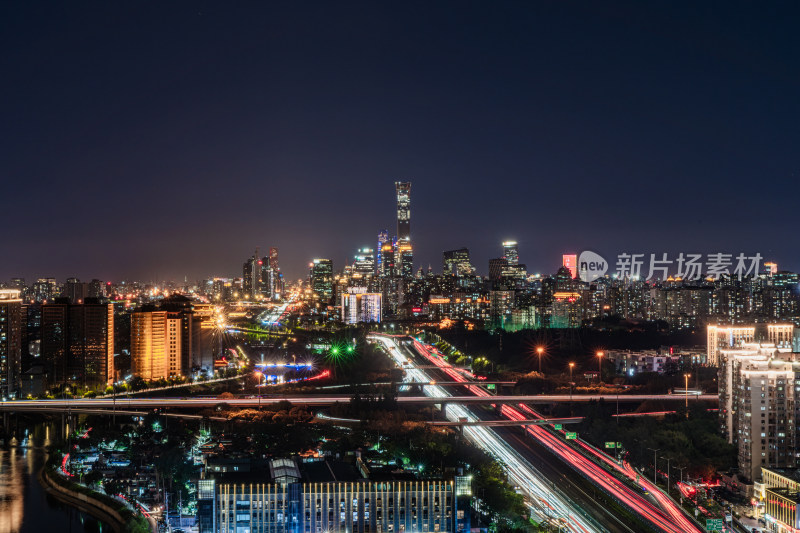 北京城市夜景下的灯火辉煌与车水马龙