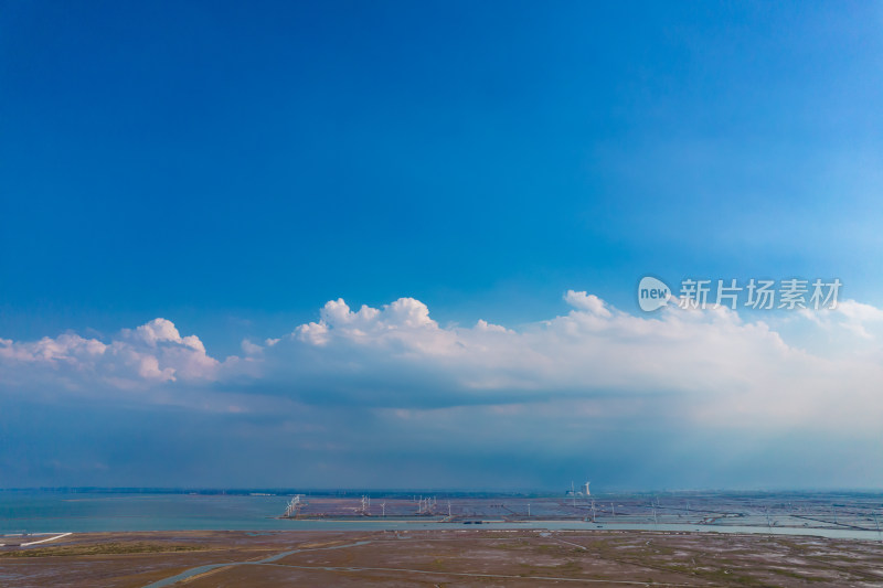 大海海浪沙滩退潮风景航拍摄影图