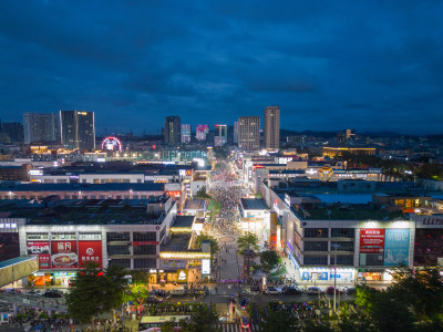 广东深圳龙华大浪商业中心步行街夜景