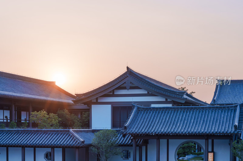 广州市文化馆中式传统岭南建筑与夕阳