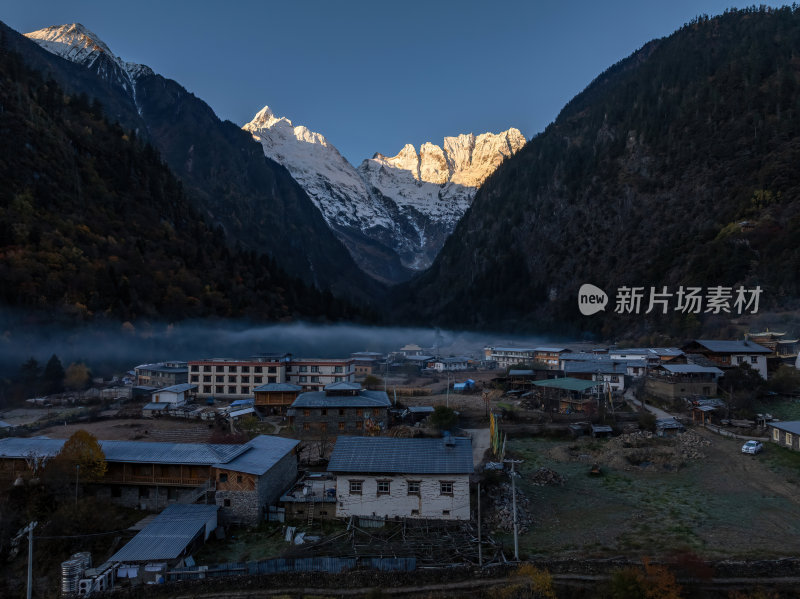 云南香格里拉雨崩村梅里雪山秋色高空航拍