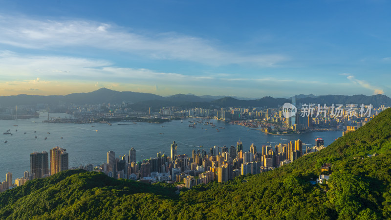 香港西高山海岸线城市天际线
