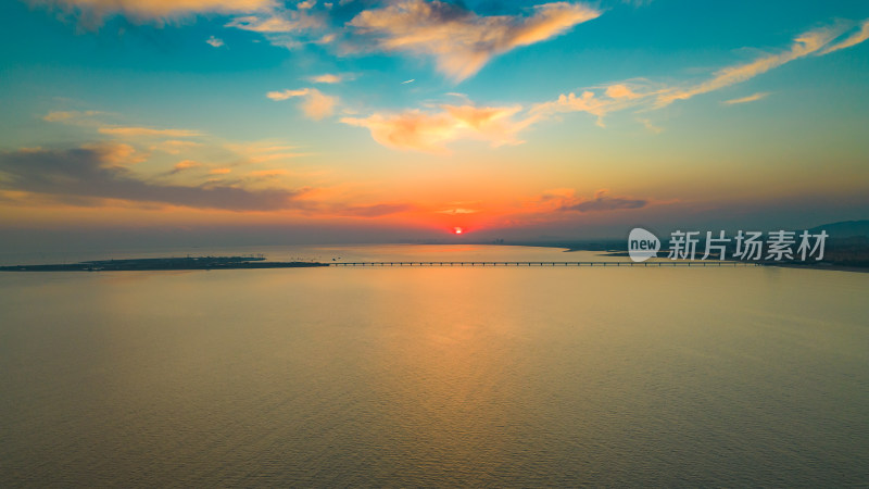 航拍视角大海日落时分自然风景