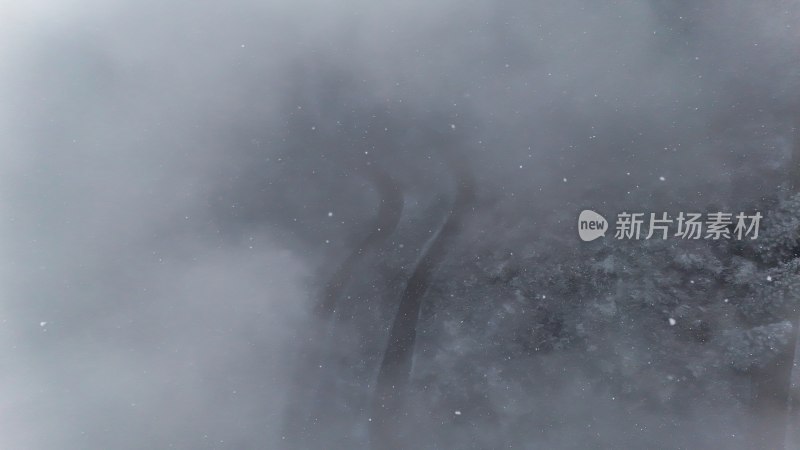 重庆酉阳：大雪纷飞赏雪忙