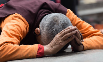 拉萨大昭寺祈福人